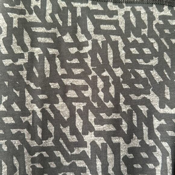 LULULEMON RUN INSPIRE CROP LUXTREME HEATHERED NET POP BLACK LEGGINGS SIZE 4 - Picture 3 of 7